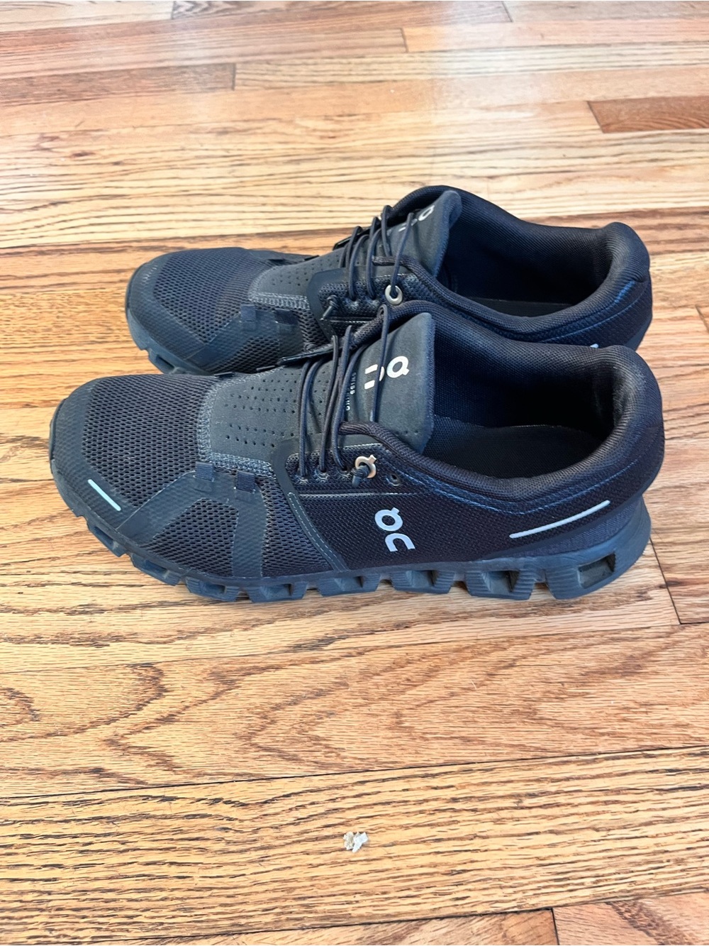 On Cloud Running Women’s Black Athletic Running Shoes Sz 9